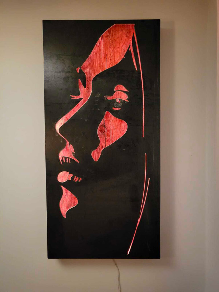 tableau bois métal visage femme ombre et lumière